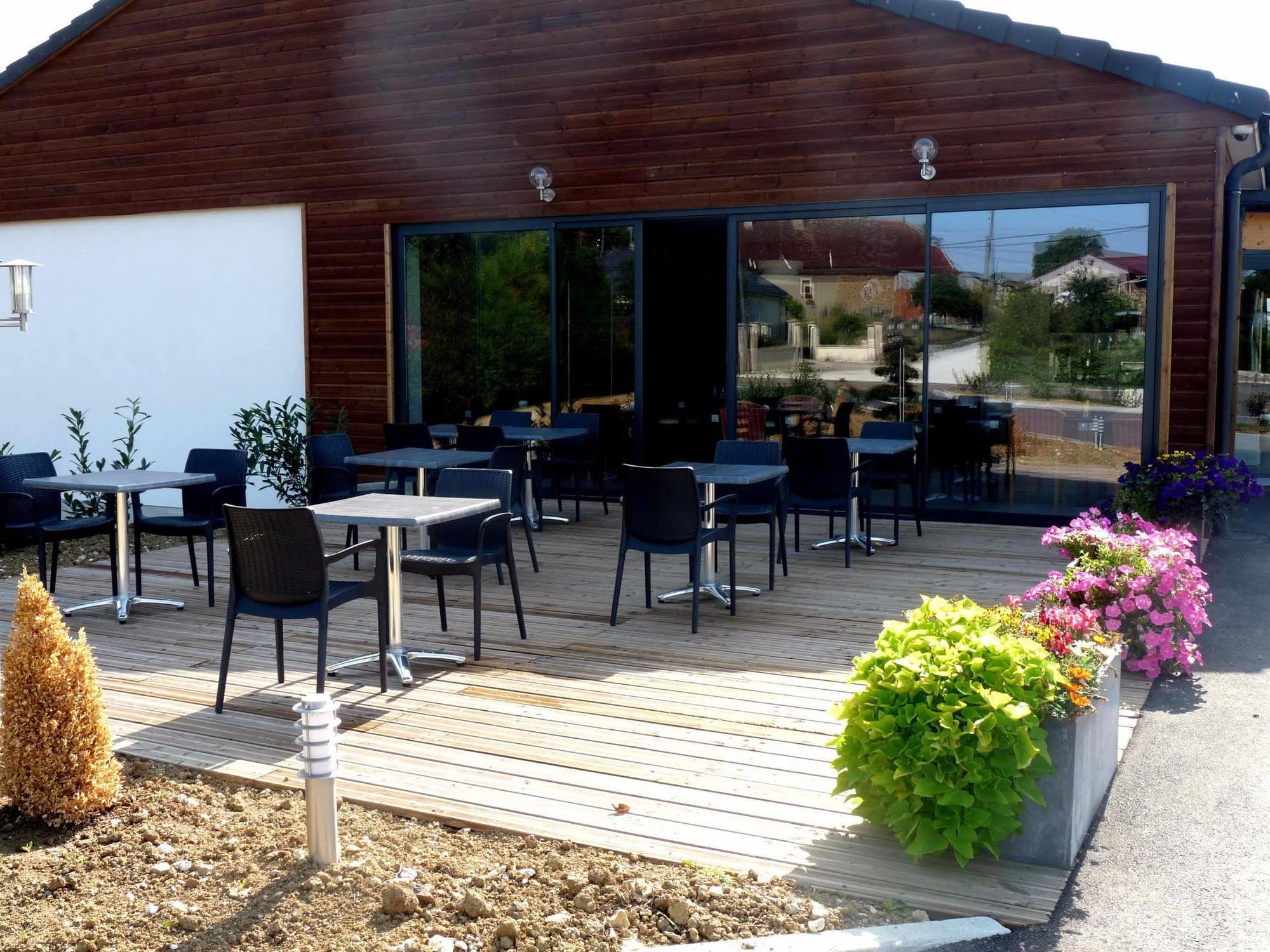 Hotel Logis Le Cadusia Chaource Exterior foto