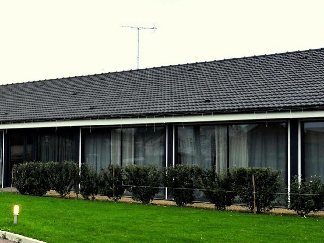 Hotel Logis Le Cadusia Chaource Exterior foto